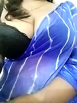 Snapshot of Ponds_beauty chatting on 4, 10, 2025 Ponds beauty online show from 4, 10, 2025