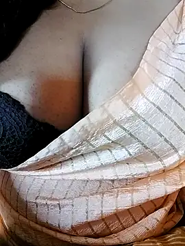 Snapshot of Ponds_beauty chatting on 31, 10, 2025 Ponds beauty online show from 31, 10, 2025