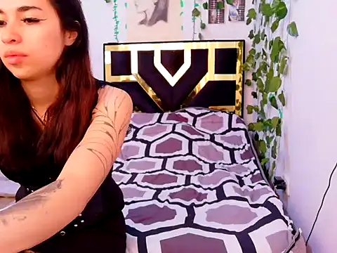 lucywhite13 online show from 7, 10, 2025