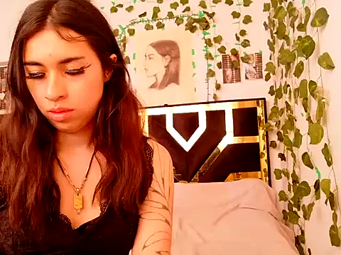 lucywhite13 online show from 21, 10, 2025