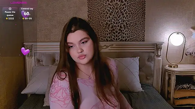 EmilyHyde online show from 20, 10, 2025