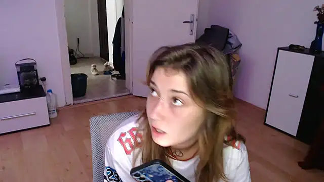 Snapshot of Aliens4twenty chatting on 6, 10, 2025 Aliens4twenty online show from 6, 10, 2025