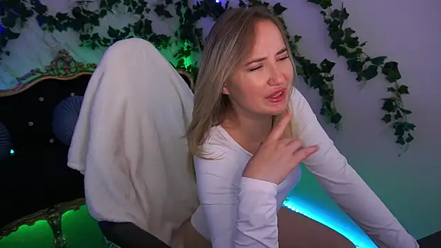 SofieBloom online show from 12, 9, 2025