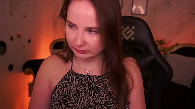 Snapshot of SofieBloom chatting on 7, 4, 2026 SofieBloom online show from 7, 4, 2026