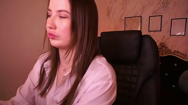 Snapshot of SofieBloom chatting on 10, 4, 2026 SofieBloom online show from 10, 4, 2026