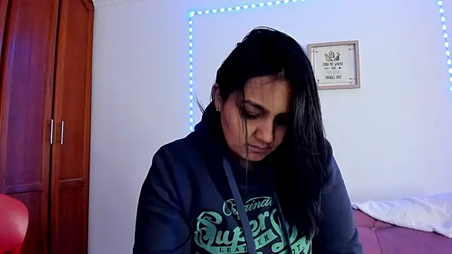 selena jhonson online show from 13, 5, 2026
