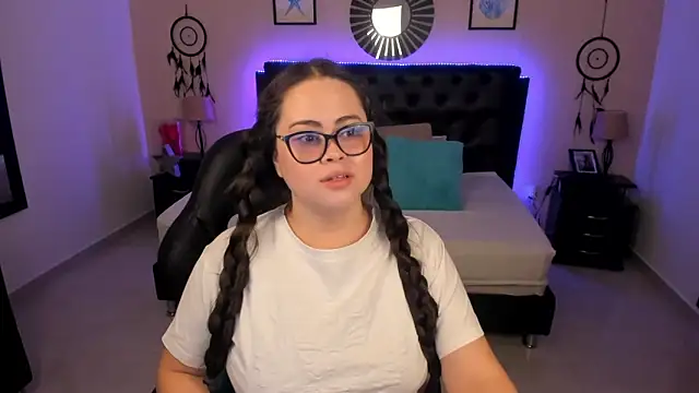 Snapshot of LolaVillalobos chatting on 24, 4, 2026 LolaVillalobos online show from 24, 4, 2026
