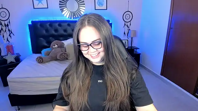 Snapshot of LolaVillalobos chatting on 8, 5, 2026 LolaVillalobos online show from 8, 5, 2026