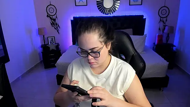 Snapshot of LolaVillalobos chatting on 13, 5, 2026 LolaVillalobos online show from 13, 5, 2026