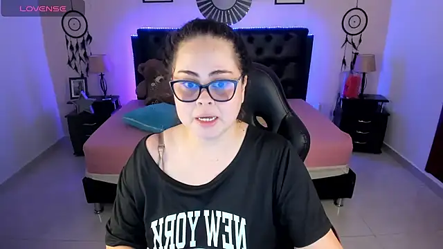 Snapshot of LolaVillalobos chatting on 29, 6, 2026 LolaVillalobos online show from 29, 6, 2026