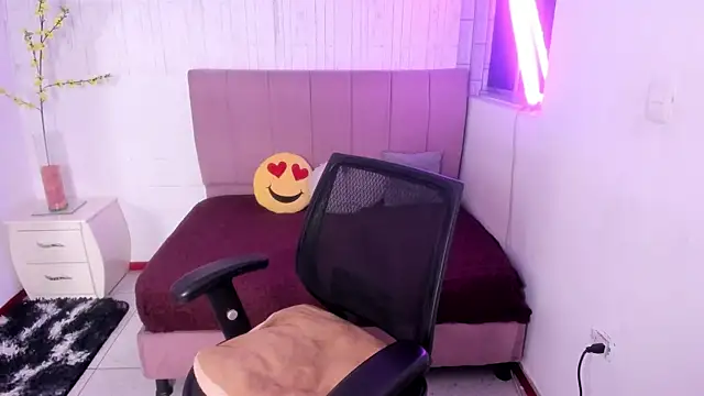 Snapshot of anna_moon11 chatting on 19, 11, 2025 anna moon11 online show from 19, 11, 2025