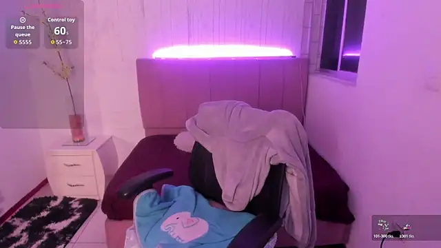 Snapshot of anna_moon11 chatting on 5, 12, 2025 anna moon11 online show from 5, 12, 2025