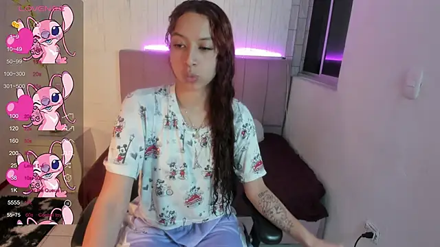 Snapshot of anna_moon11 chatting on 14, 12, 2025 anna moon11 online show from 14, 12, 2025