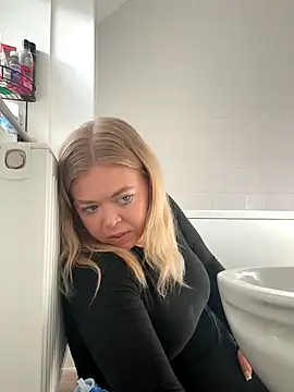 Snapshot of KaylaTrudi chatting on 23, 10, 2025 KaylaTrudi online show from 23, 10, 2025