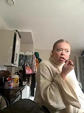 Snapshot of KaylaTrudi chatting on 5, 11, 2025 KaylaTrudi online show from 5, 11, 2025