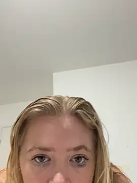 Snapshot of KaylaTrudi chatting on 6, 11, 2025 KaylaTrudi online show from 6, 11, 2025