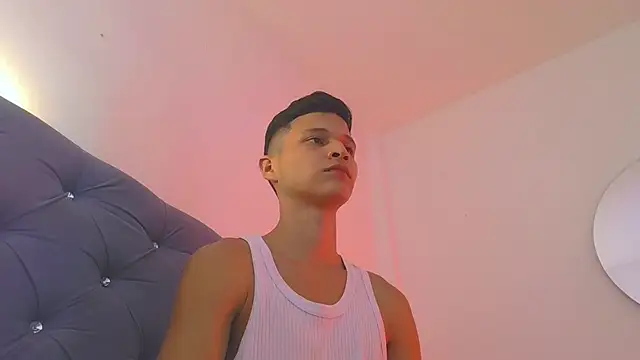 Snapshot of Twinkcock22 chatting on 6, 10, 2025 Twinkcock22 online show from 6, 10, 2025