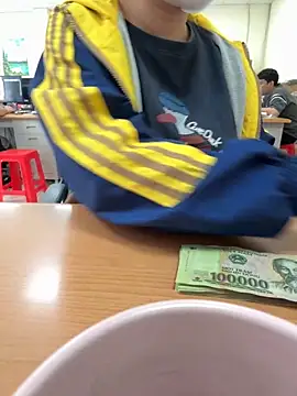 PhuongNhi21 online show from 4, 10, 2025