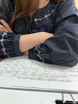 PhuongNhi21 online show from 2, 12, 2025