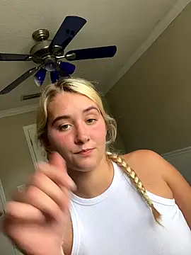 Snapshot of Kaylayoung12 chatting on 13, 9, 2025 Kaylayoung12 online show from 13, 9, 2025