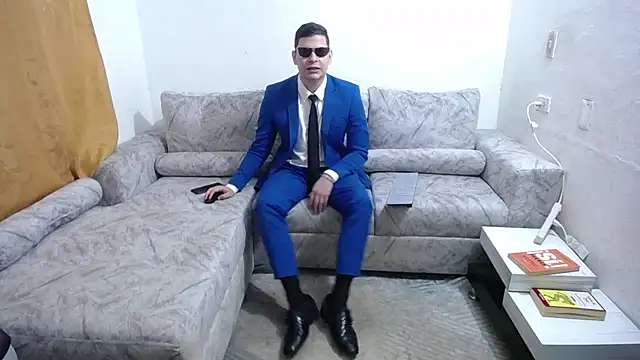 Victor Maitland online show from 5, 10, 2025