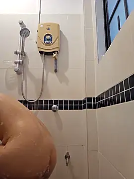 Snapshot of lirz06 chatting on 21, 12, 2025 lirz06 online show from 21, 12, 2025