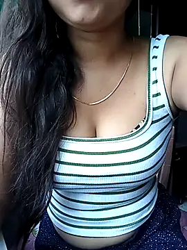 Snapshot of Desi_couple305 chatting on 7, 10, 2025 Desi couple305 online show from 7, 10, 2025