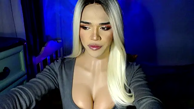 Snapshot of lusciousgirlx chatting on 2, 12, 2025 lusciousgirlx online show from 2, 12, 2025