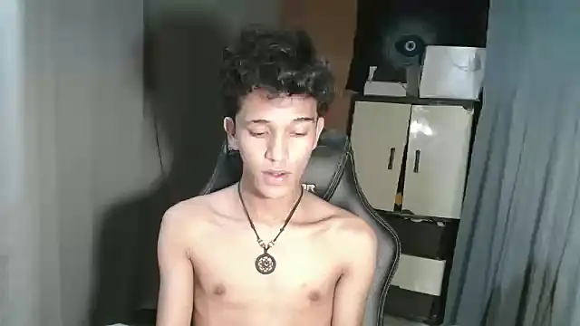 Snapshot of kenbigcockxx chatting on 27, 10, 2025 kenbigcockxx online show from 27, 10, 2025