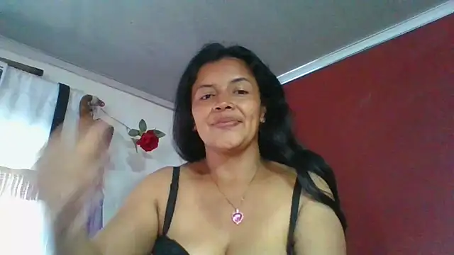 Snapshot of DianaOchoa_ chatting on 28, 4, 2026 DianaOchoa online show from 28, 4, 2026