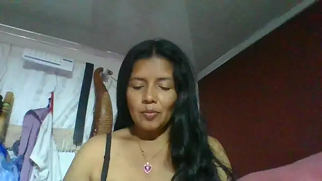 Snapshot of DianaOchoa_ chatting on 10, 5, 2026 DianaOchoa online show from 10, 5, 2026