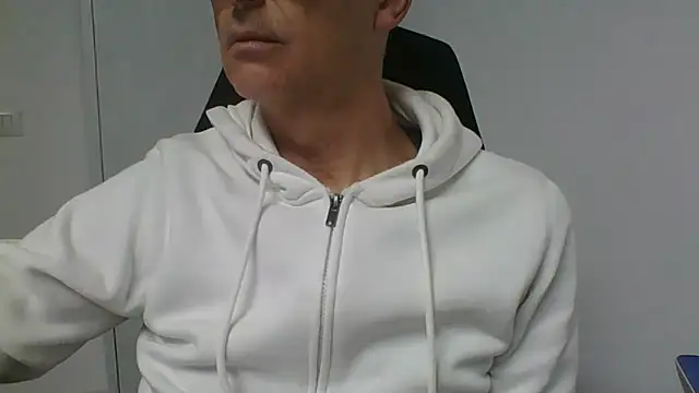 Snapshot of Sensor2000 chatting on 3, 2, 2026 Sensor2000 online show from 3, 2, 2026