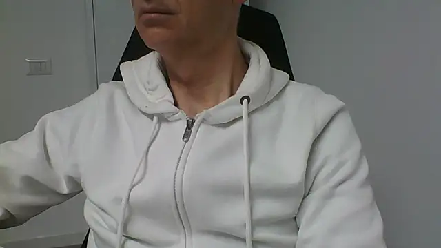 Snapshot of Sensor2000 chatting on 4, 2, 2026 Sensor2000 online show from 4, 2, 2026