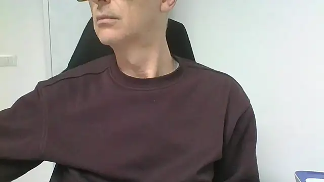 Snapshot of Sensor2000 chatting on 10, 2, 2026 Sensor2000 online show from 10, 2, 2026