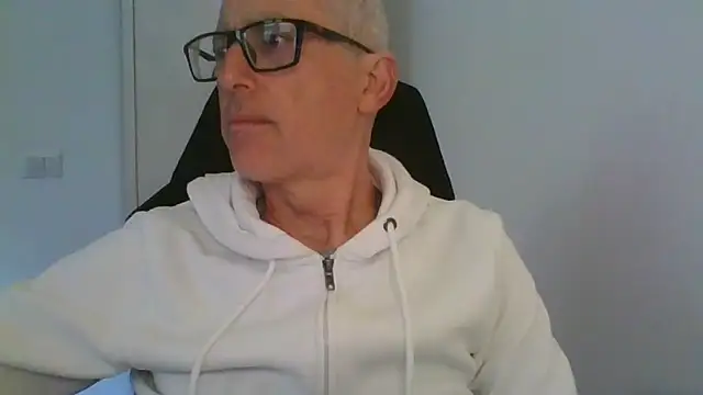 Snapshot of Sensor2000 chatting on 26, 2, 2026 Sensor2000 online show from 26, 2, 2026