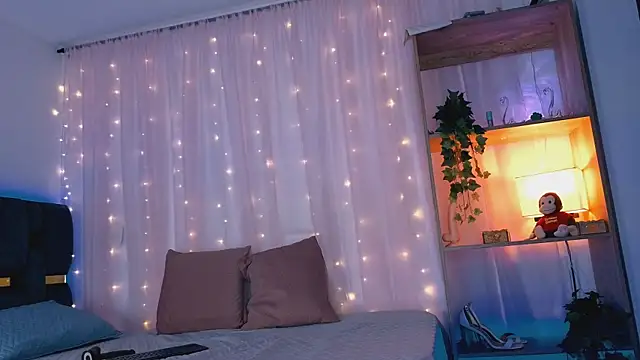 Snapshot of anitaglow chatting on 15, 10, 2025 anitaglow online show from 15, 10, 2025