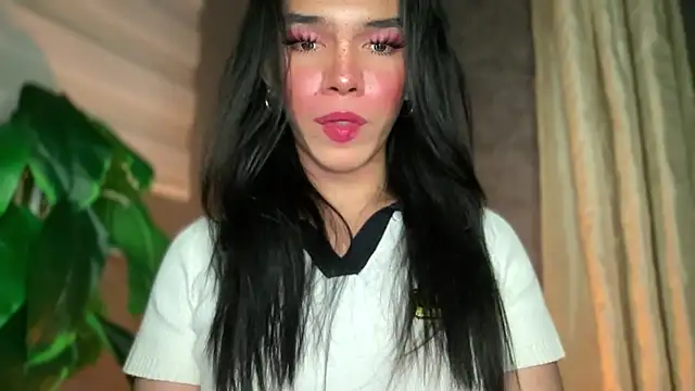 Snapshot of Misselliefayexxx chatting on 8, 9, 2025 Misselliefayexxx online show from 8, 9, 2025