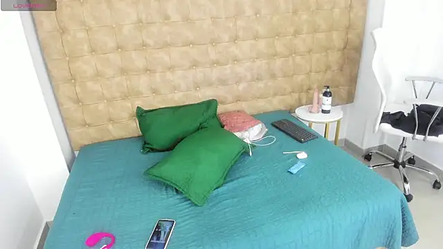 MiiaSmith   online show from 6, 11, 2025