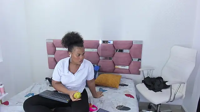 MiiaSmith   online show from 24, 11, 2025