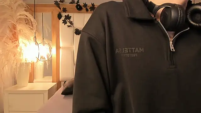 Daphne And Roger online show from 16, 12, 2025