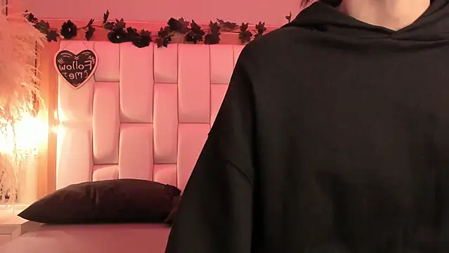 Daphne And Roger online show from 11, 2, 2026