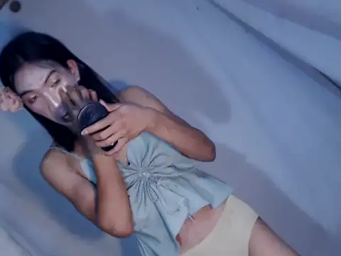 Snapshot of xyourdreamtrans chatting on 22, 12, 2025 xyourdreamtrans online show from 22, 12, 2025