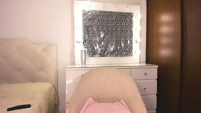 lina quinn online show from 4, 11, 2025