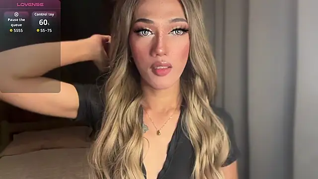 Snapshot of Lust-sluttymira chatting on 15, 10, 2025 Lust-sluttymira online show from 15, 10, 2025