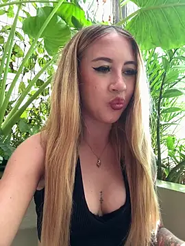 Snapshot of asraifae chatting on 28, 10, 2025 asraifae online show from 28, 10, 2025