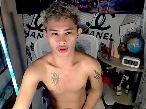Snapshot of asianhardcock25 chatting on 15, 4, 2026 asianhardcock25 online show from 15, 4, 2026
