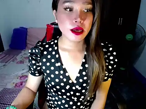 Urassiansweetcummer online show from 24, 10, 2025