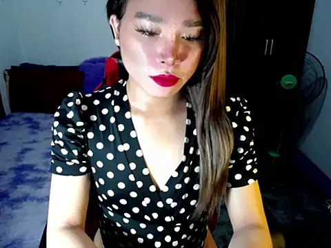 Urassiansweetcummer online show from 24, 11, 2025