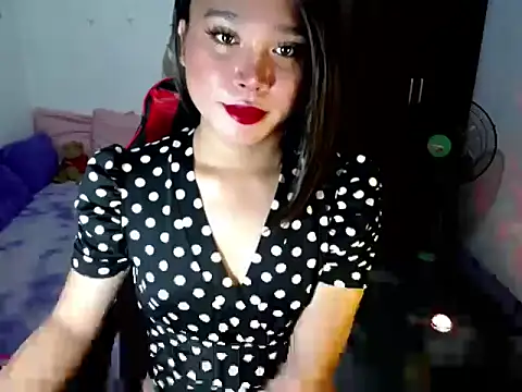 Urassiansweetcummer online show from 15, 6, 2026