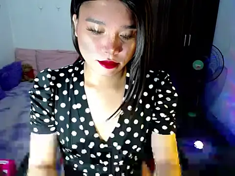Urassiansweetcummer online show from 15, 6, 2026